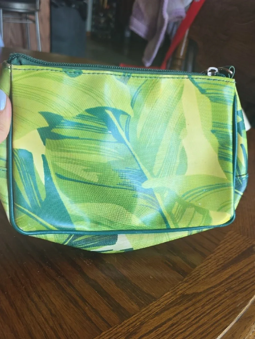 Vintage-Inspired Green Cosmetic Pouch - Beauty Quote